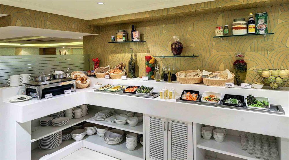Royalton Hyderabad Abids Ξενοδοχείο Εστιατόριο φωτογραφία